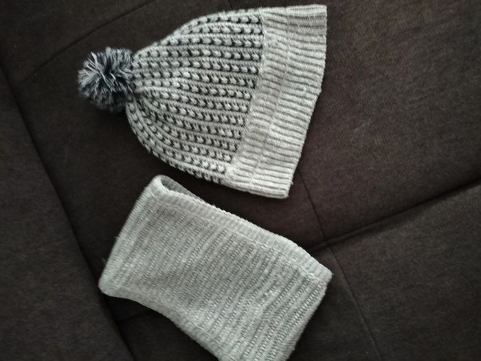 Lot bonnet + tour de cou
