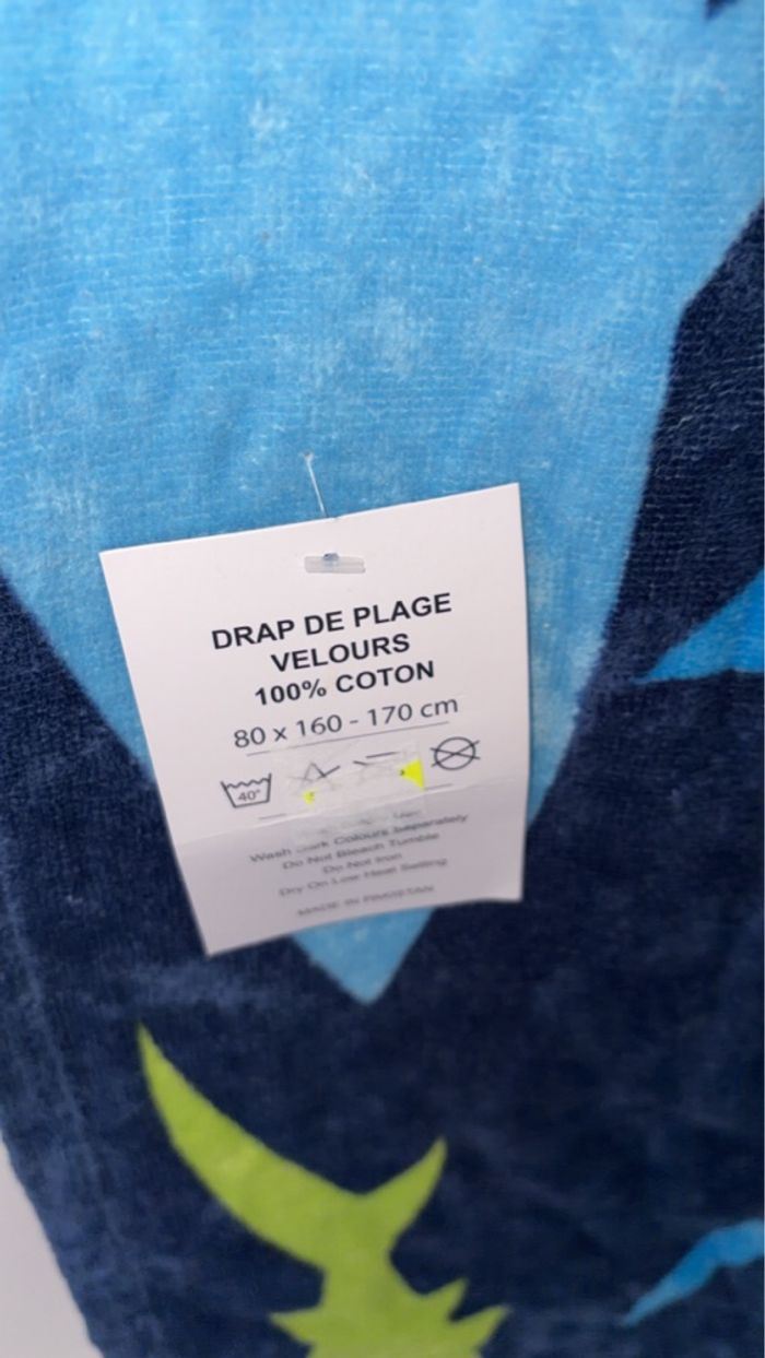Drap de plage Velours - Serviette de bain - 80x160 cm - Coton - Bleu/Requins - Neuf avec étiquette - photo numéro 2