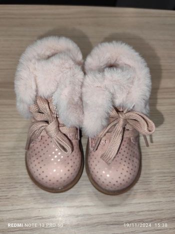 Boots bébé fille à motifs étoiles et col fourré