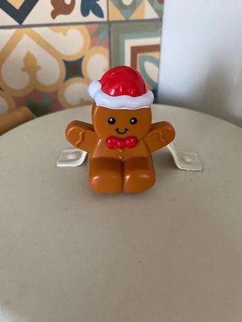 Personnage bonhomme pain d’épice tut tut bolides Vtech