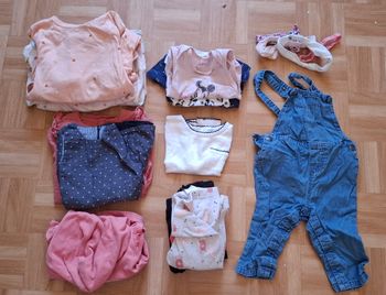 Lot vêtements fille 12 mois