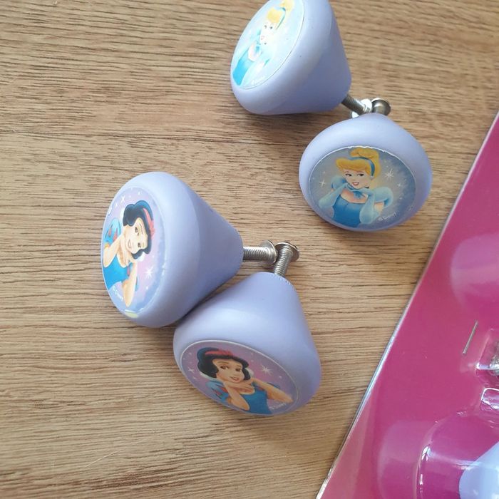 🧸 Boutons style enfant en plastique finition Disney Cendrillon & Blanche-Neige 🧸 - photo numéro 4
