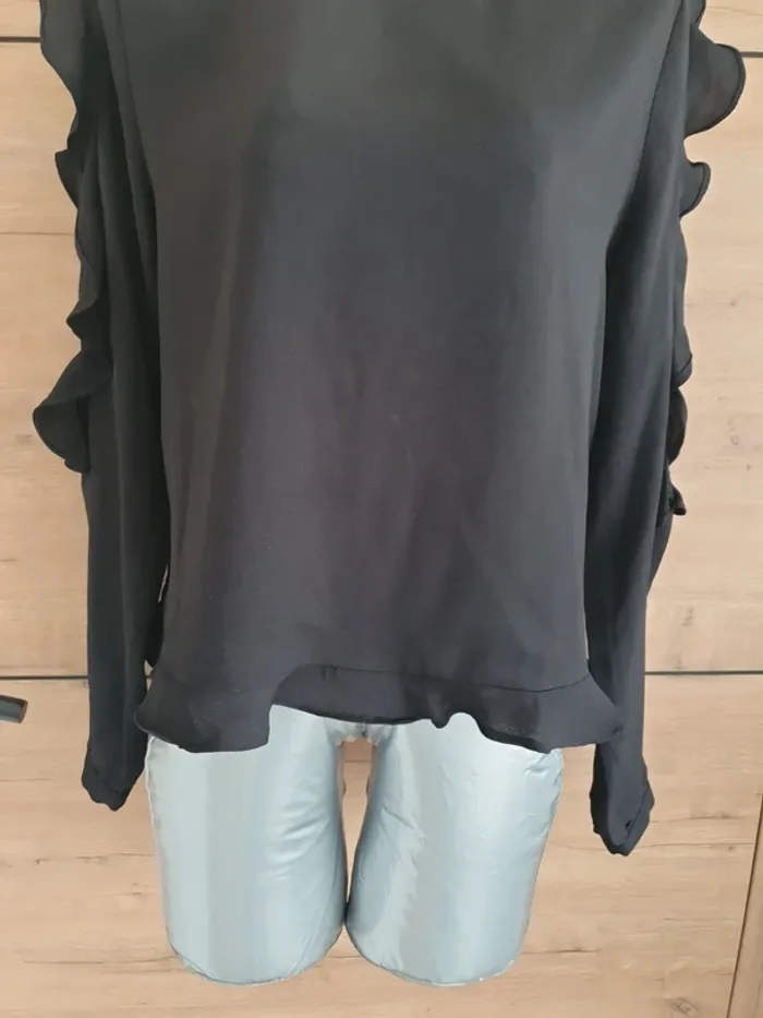 Chemise bouton derriere dentelle sur les manches - photo numéro 2