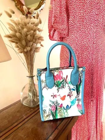 Sac à Main Floral Coloré avec Détails Bleus