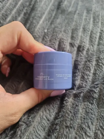 masque de nuit pour les levres framboise primark