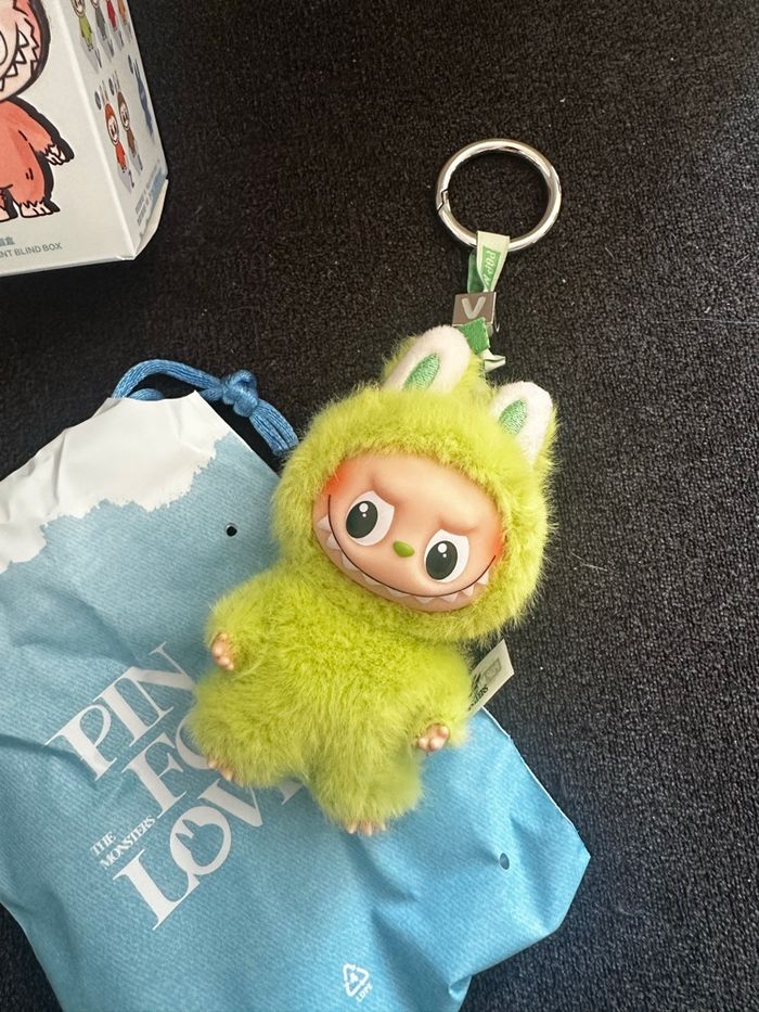 Labubu pin for love - photo numéro 2