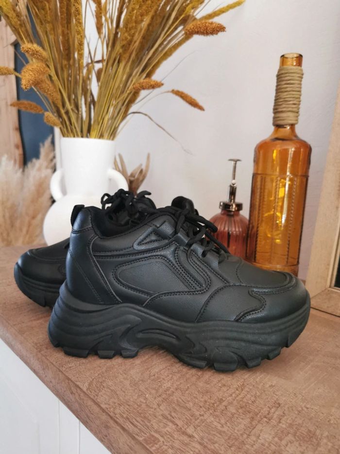 Baskets compensées noires à lacets - photo numéro 2
