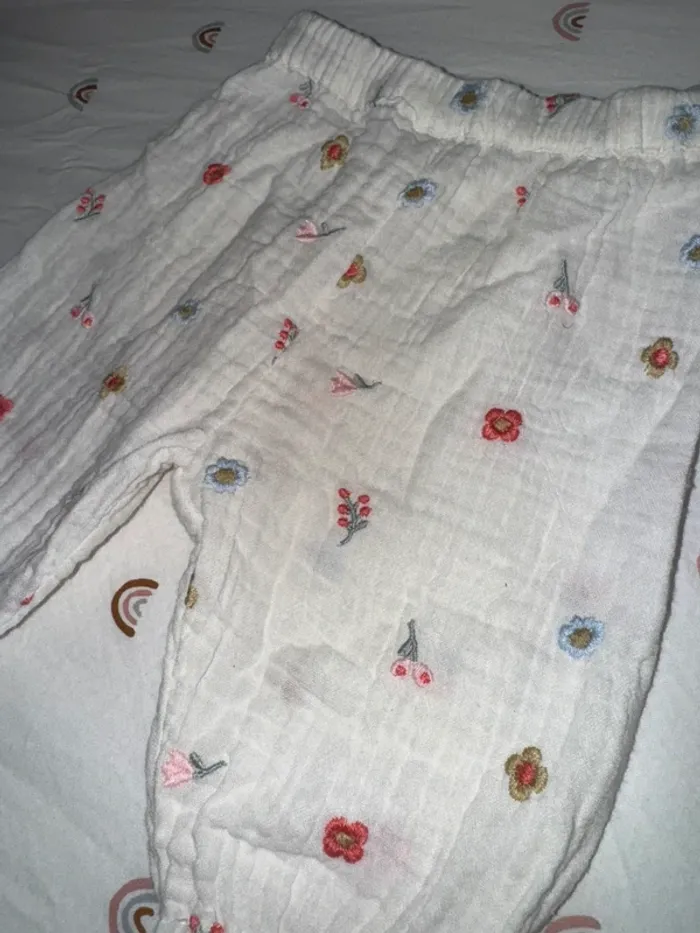 Pantalon fleurs - photo numéro 4
