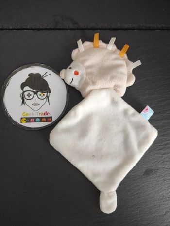 Hérisson Sucre D'orge P-005905 Beige  doudou plat mouchoir  #geektradedoudou