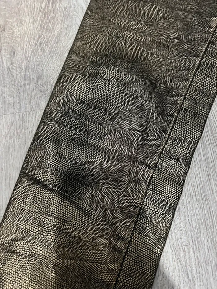 🟩 Pantalon doré effet reptile 🟩 P - photo numéro 2