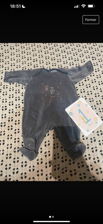 3 pyjamas taille 1 mois