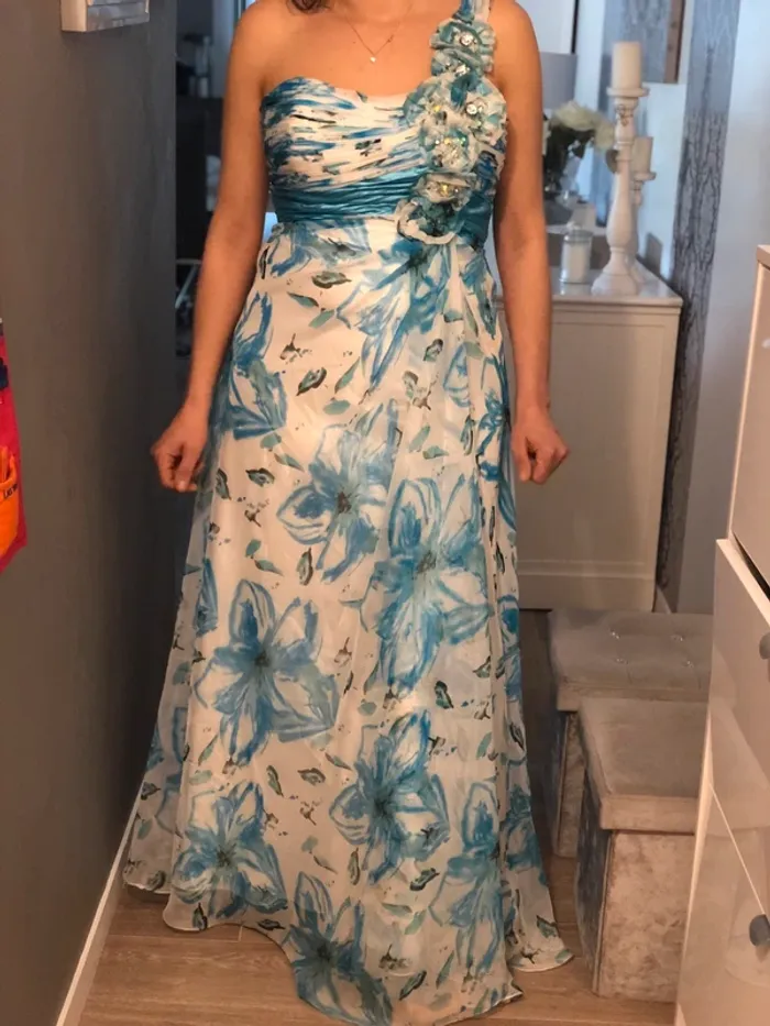 Robe cocktail bleu et blanc strass