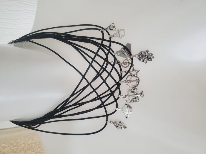 💎Lot de 10 Colliers en cordelette noir réglable avec pendentifs