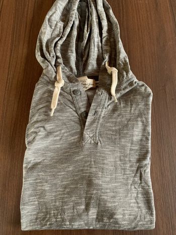 T shirt H&M gris à capuche