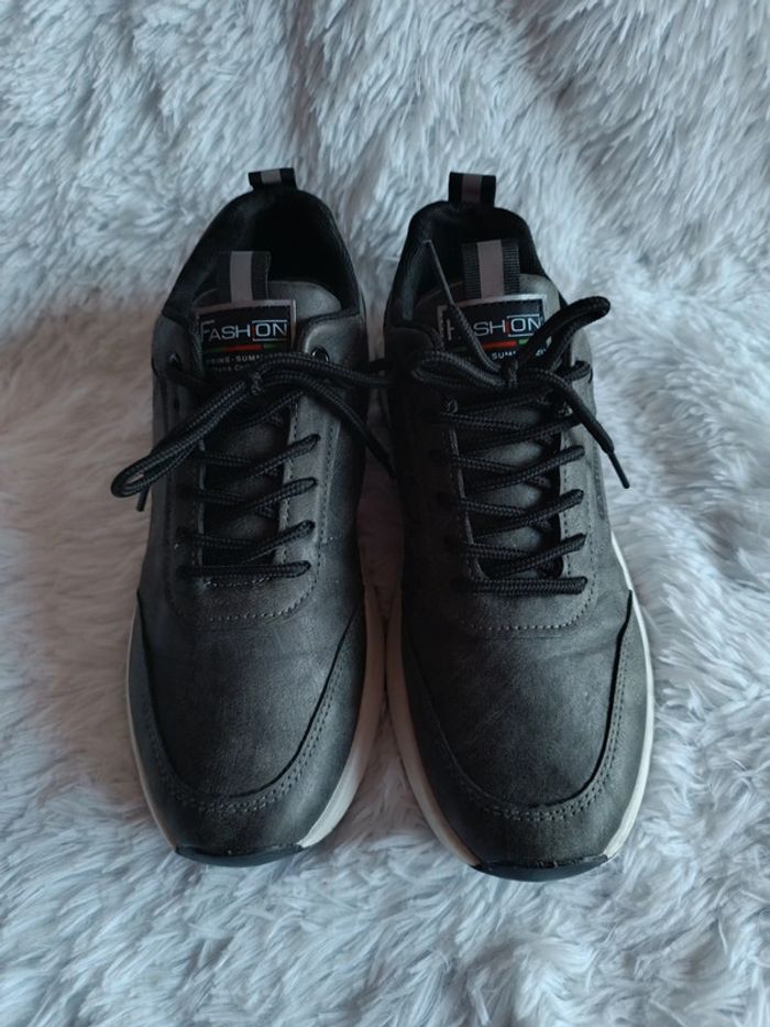 Basket à lacets Neuf sans étiquette P. 43 Fashion Spring Summer - Mens Collection - photo numéro 2