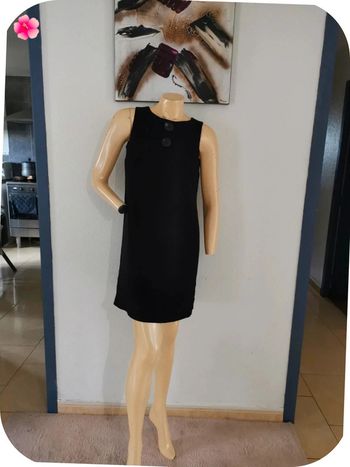 très belle robe taille 38 etam noir