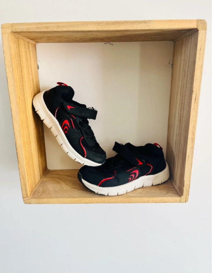 Baskets tex bon état taille 26 - photo numéro 2