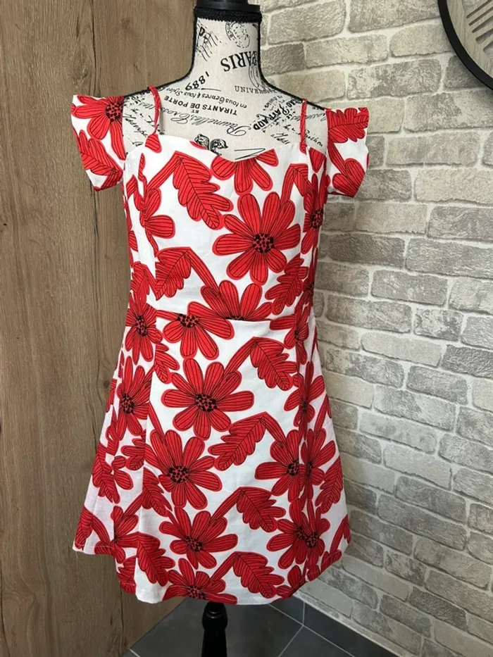 Robe blanche et rouge taille M