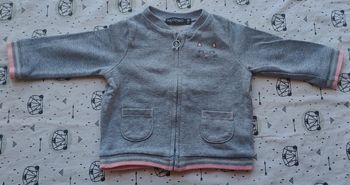 Veste grise taille 6 mois