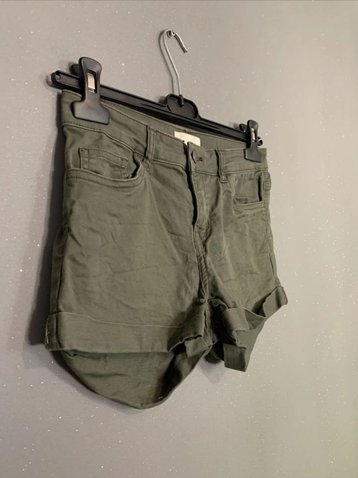 Short Kaki H&M T34 - photo numéro 2