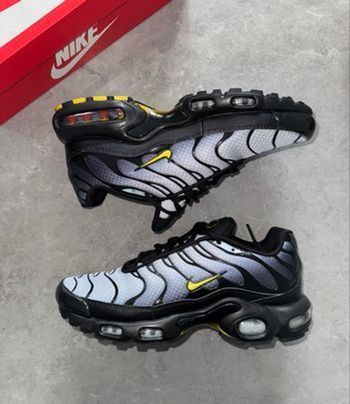 NIKE TN NOIR GRIS JAUNE 41