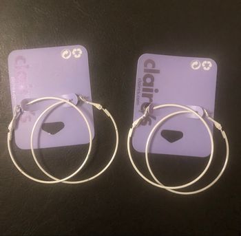 Boucles d’oreilles créoles »Claire’s »blanches