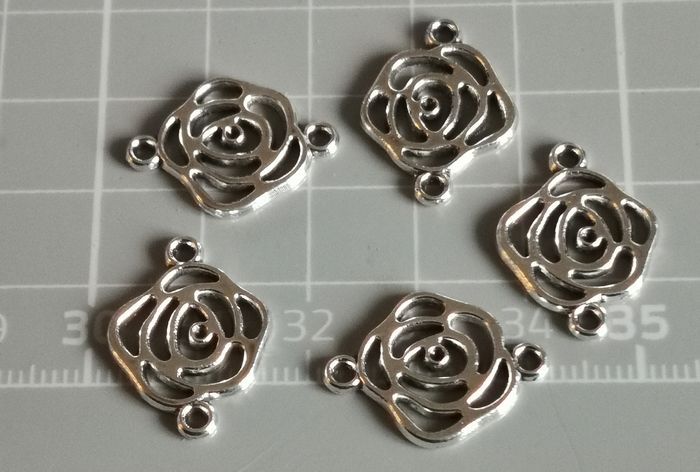 🔗 5 x pendentifs connecteurs "rose ajourée" en métal argenté - photo numéro 3