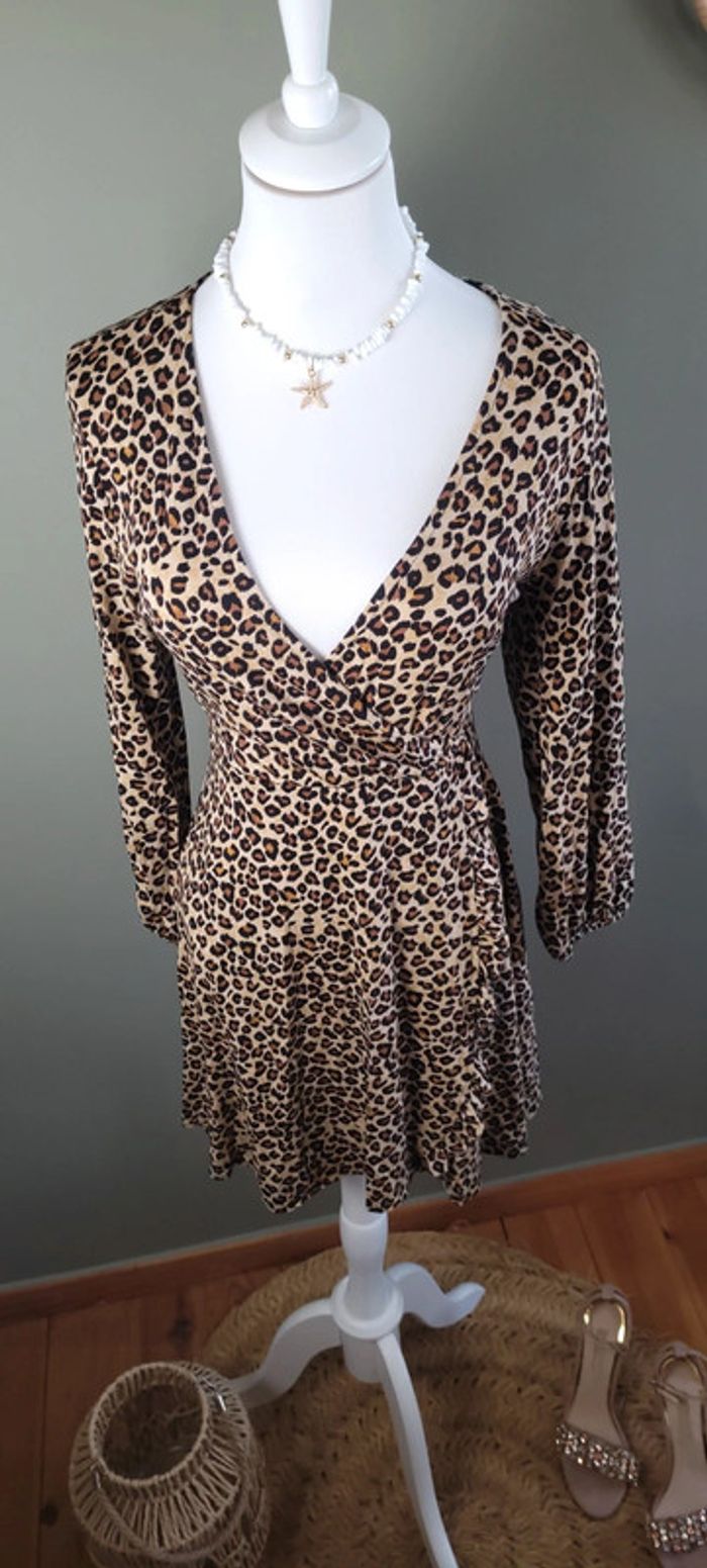 Jolie robe Léopard Pull and Bear Taille M Parfait état - photo numéro 4