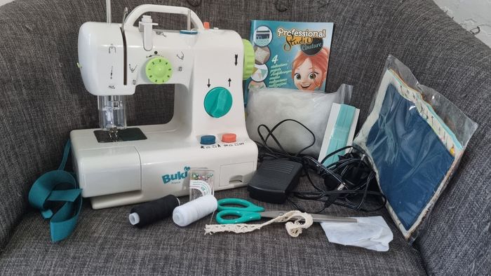 Machine à coudre Buki - photo numéro 6