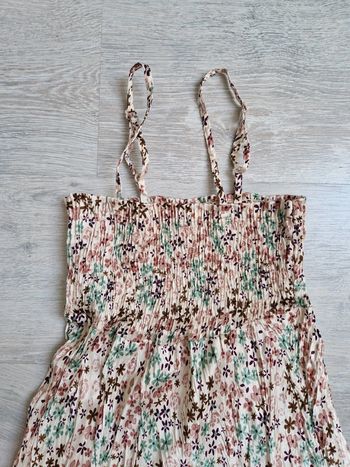 Top effet satiné 3 suisses fleuri noté taille 38/40 mais convient à un 34/36