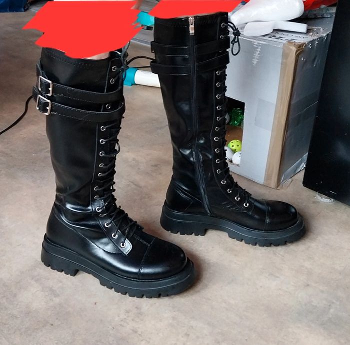 Bottines hautes noires à lanières style gothique ou punk - photo numéro 2