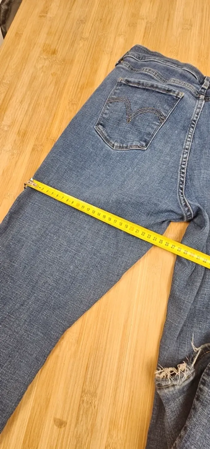 Levi's un peu évasé par le bas + patch offert classic bootcut T:40 W31 L30 - photo numéro 14