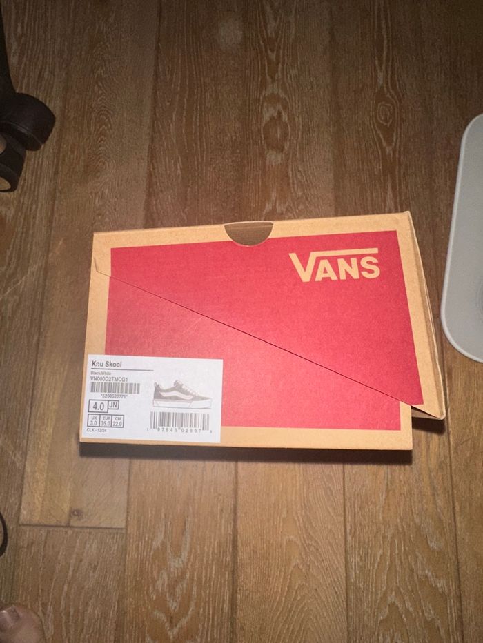 Vans knu skool black and White - Taille 35 / Neuve - photo numéro 5