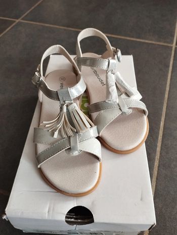 Sandales ouverte Vertbaudet taille 30 neuve avec étiquette