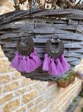 Boucle d’oreille avec pompon