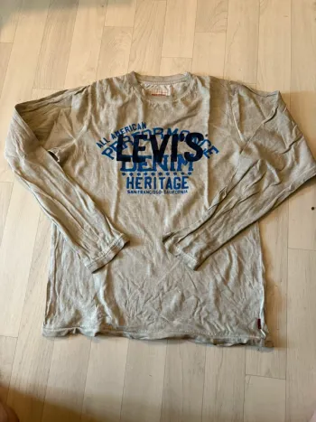 T-shirt manches longues levi’s beige gris 12 ans très bon état