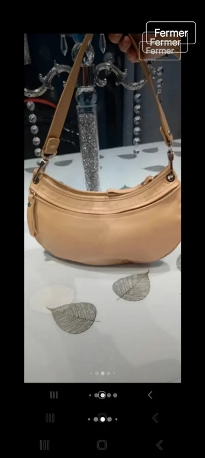 Sac porte épaule longchamp beige 15x29x2 tt est visible sur les photos - photo numéro 8