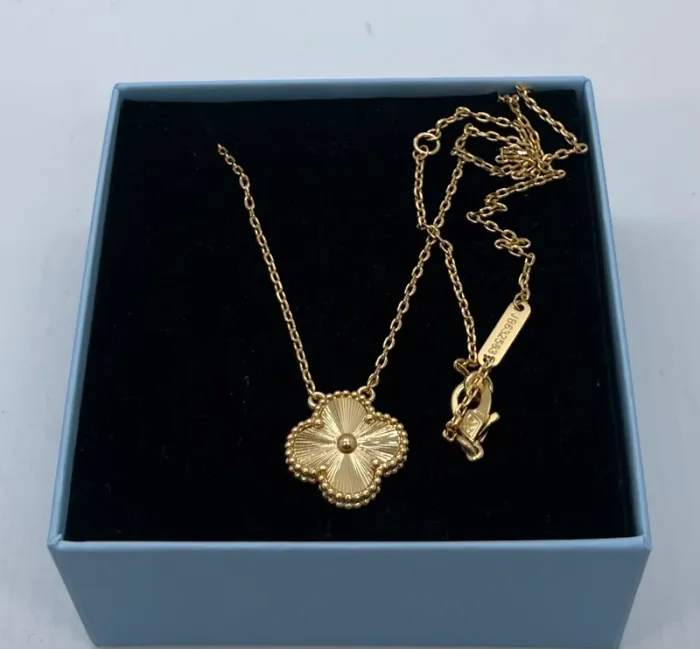 Collier trèfle 15mm plaqué or 18k doré - photo numéro 2