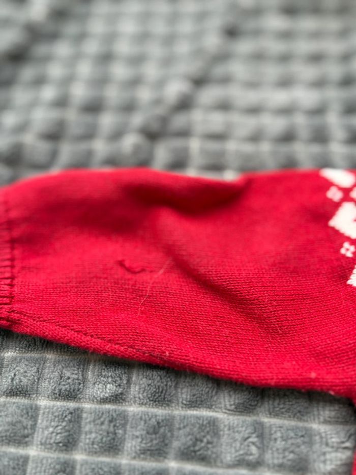 Pull h et m rouge,  et bonnet c et a, bébé mixte taille 6mois - photo numéro 2