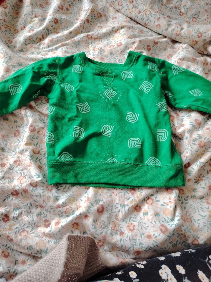 Sweat garçon de couleur vert en taille 98-104 cm