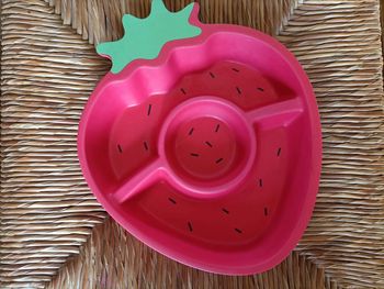 Assiette compartimentée fraise