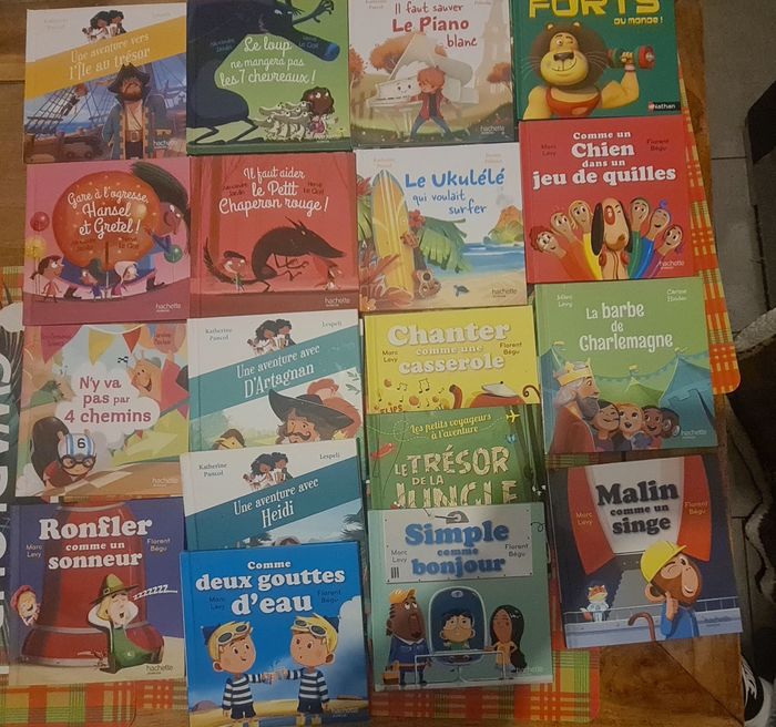 Lot 18 livre hachette jeunesse neuf