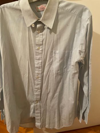 Chemise bleue finement rayée, taille 44.