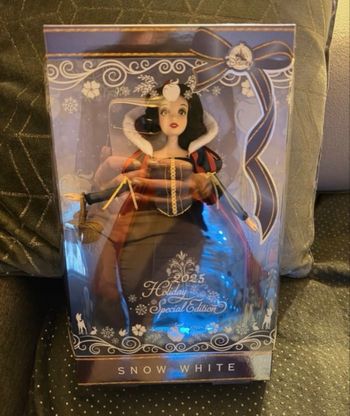 Poupée blanche neige édition Noël 2025