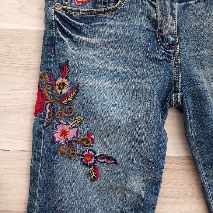 Short en jean femme avec broderie Miss Jen's taille 38 - photo numéro 2