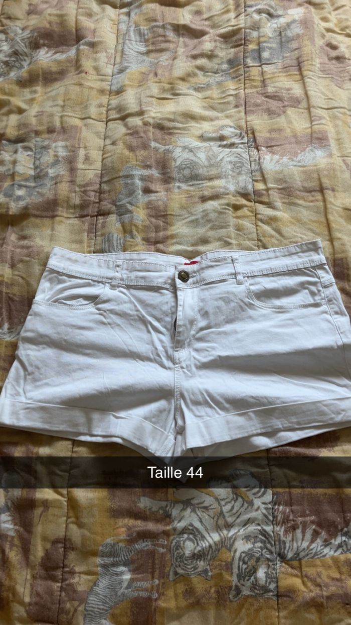 Short blanc