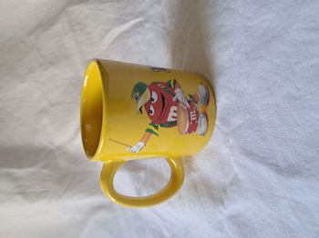 Tasse à café mug jaune M&m's rouge Mars 2014