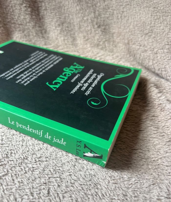 Livre the agency Le pendentif de jade de Y.S. - photo numéro 5