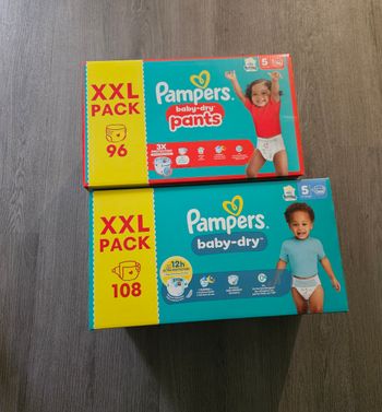 Lot de 2 cartons  de Couches pampers t5