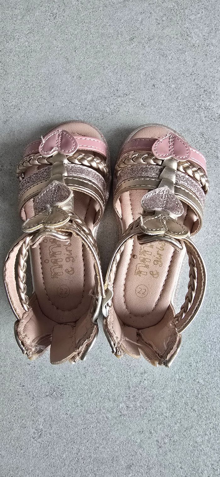 Sandales fille dorées à cœurs – pointure 22 - photo numéro 2
